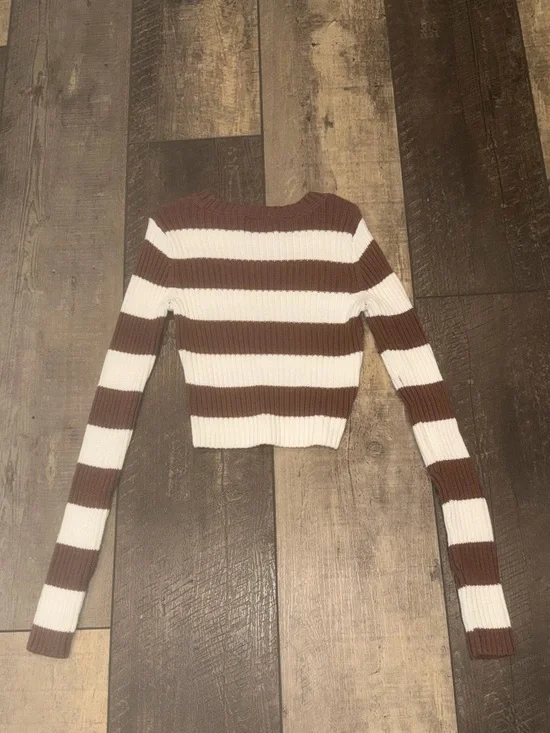 Hollister Cropped Sweater - Picture 2 of 3
